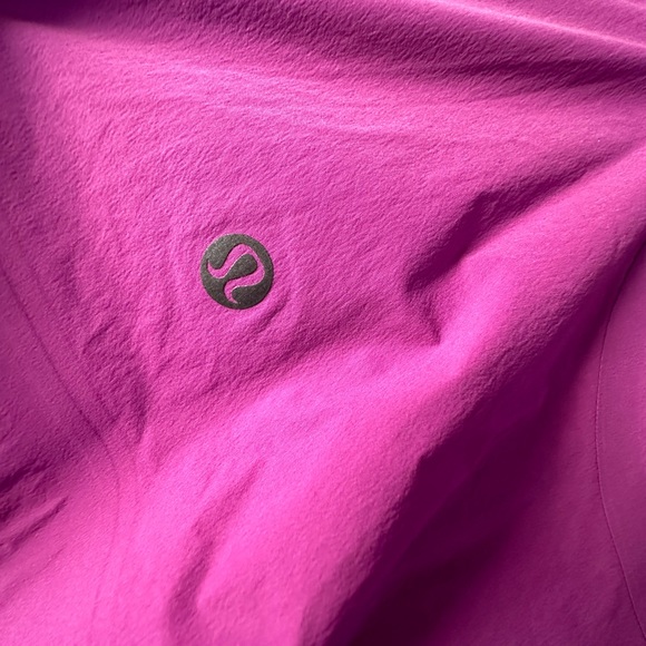 Light slim fitted pink running jacket Lululemom - Picture 8 of 8